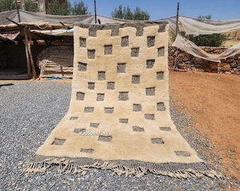 Handmade Beni Mrirt Wool Rug: Natural Beige Moroccan Design
