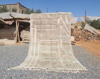 Handmade Beni Mrirt Wool Rug: Soft Neutral Moroccan Rug