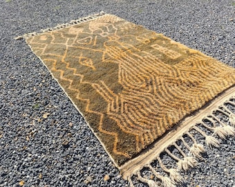 Handmade Green Moroccan Rug: Beni Mrirt Berber Wool Rug