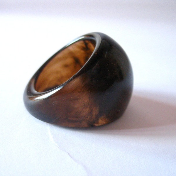 Chunky  resin ring in large size brown, chocolate and amber tortoise shell swirls, cocktail ring jewelry , resin dome ring , US size 11