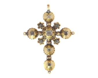 Antique Georgian Yellow Gold Diamond Cross with Old Mine Brilliant cut Diamonds, 1720s