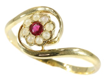 Antique Victorian flower shaped gold ring