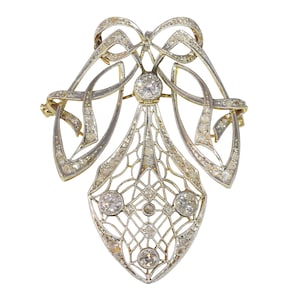 Strong Design Art Nouveau Diamond Pendant That Can Be Worn as a Brooch Too, 1900s