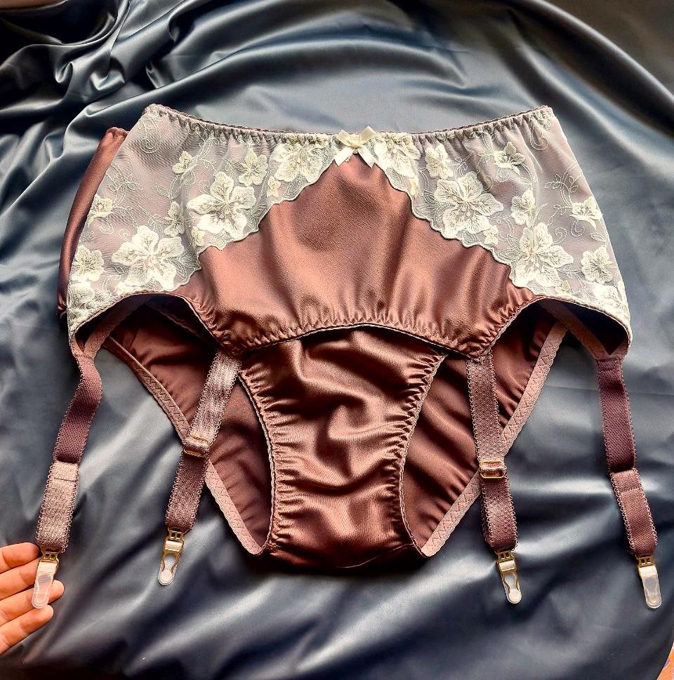 vintage satin garter belt Vintage Satin Garter Belt: Ballyhoovintage.com