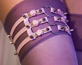Liga rosa con tres tiras y aro de corazón - Liga rosa para muslo, moda gótica pastel, lencería kawaii