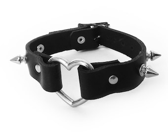 Polsband met zwarte hartring met studs - gotische armband met stekels, punkmanchetsieraden