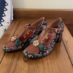 Women Vintage Floral T-Strap Mary Jane Shoes - Fabric & Leather Chunky Heel Exotic Retro Footwear
