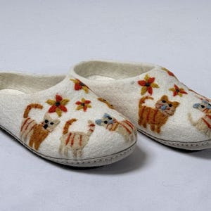 Handgjorda tofflor i ullfilt: Broderade ingefärakatter, bohemiska husskor bild 7