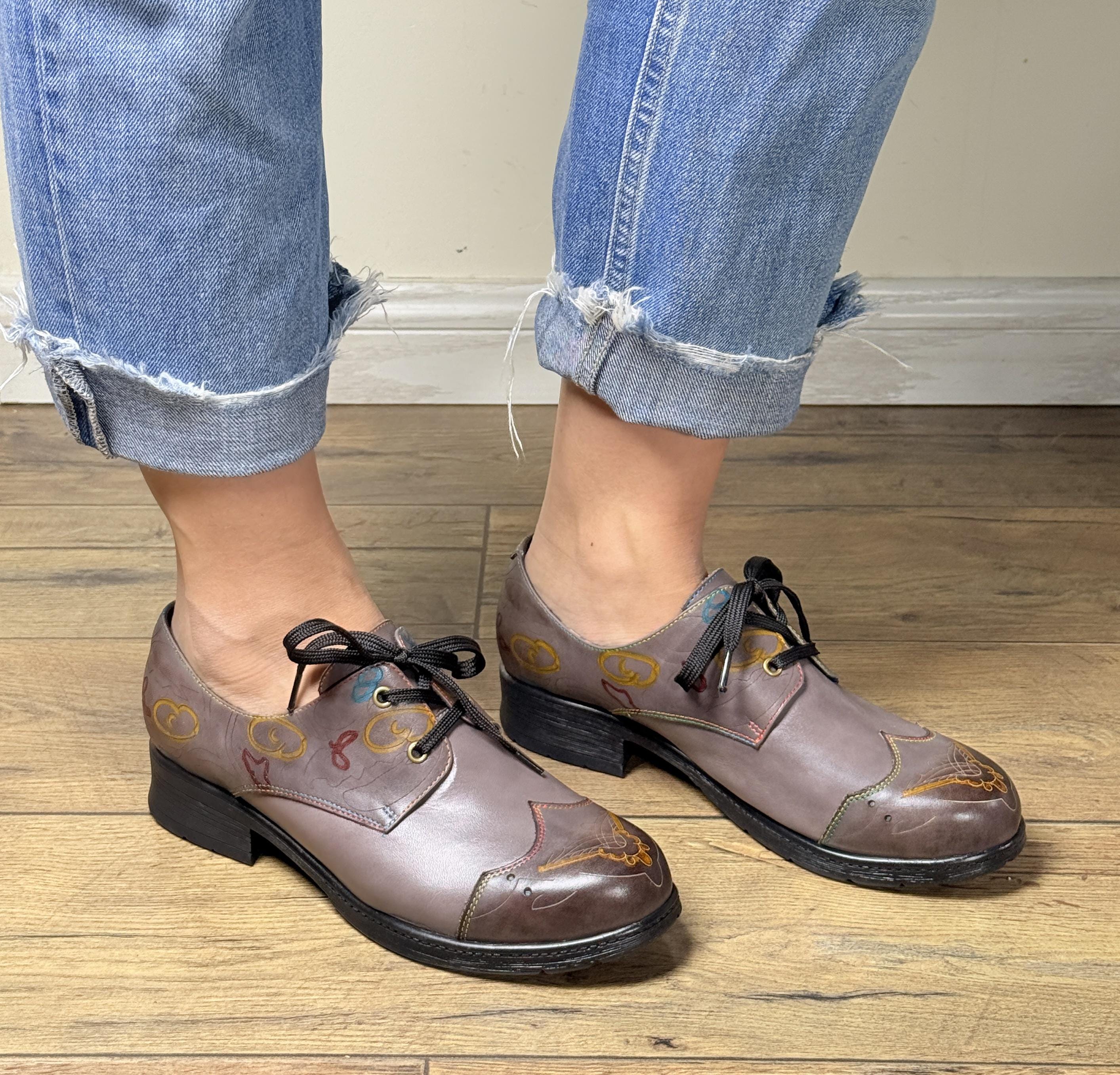 70’s Hartt Camel leather short wing tip Vintage Hand-painted Leather Oxford Shoes: Retro Wingtip Footwear