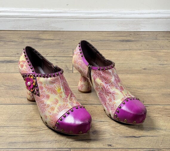 Handbemalte Rosa Lederpumps Blockabsatz mit Blumen Seitlichem