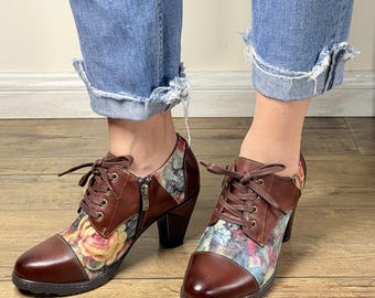 Floral Oxford Heels, Vintage Leather Lace Up Shoes, Artistic Heeled Oxfords, Retro Floral Pumps