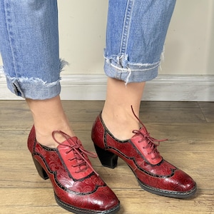 Vintage Red Embossed Leather Wingtip Oxford Heels - Women&#39;s Retro Shoes