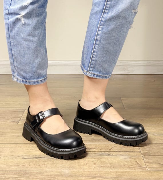 Vintage Black Mary Jane Platform Shoes: Chunky Lug Sole, Gothic Style