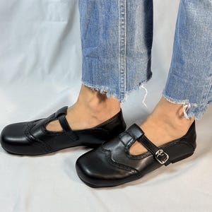 Vintage-Inspired Black Mary Jane Shoes • Soft Leather T-Strap Flats • Women’s Retro Ballet Pumps • Handcrafted Classic Comfort