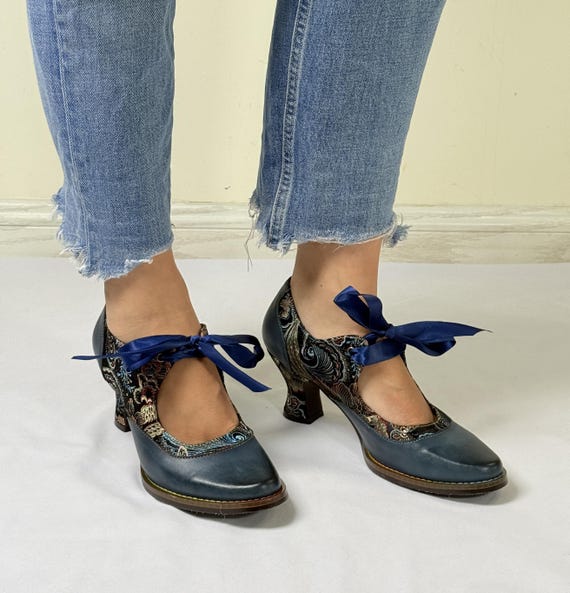 Vintage-inspired Mary Jane Shoes for Women Leather Floral