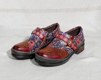 Zapatos Oxford de mujer de piel repujada vintage con estampado floral. Oxford exóticos hechos a mano.