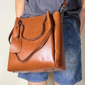 Große braune Leder-Einkaufstasche mit langem abnehmbaren Riemen Top Reißverschluss Geräumig 34x31x9.5 cm | Multi-Pocket-Organizer