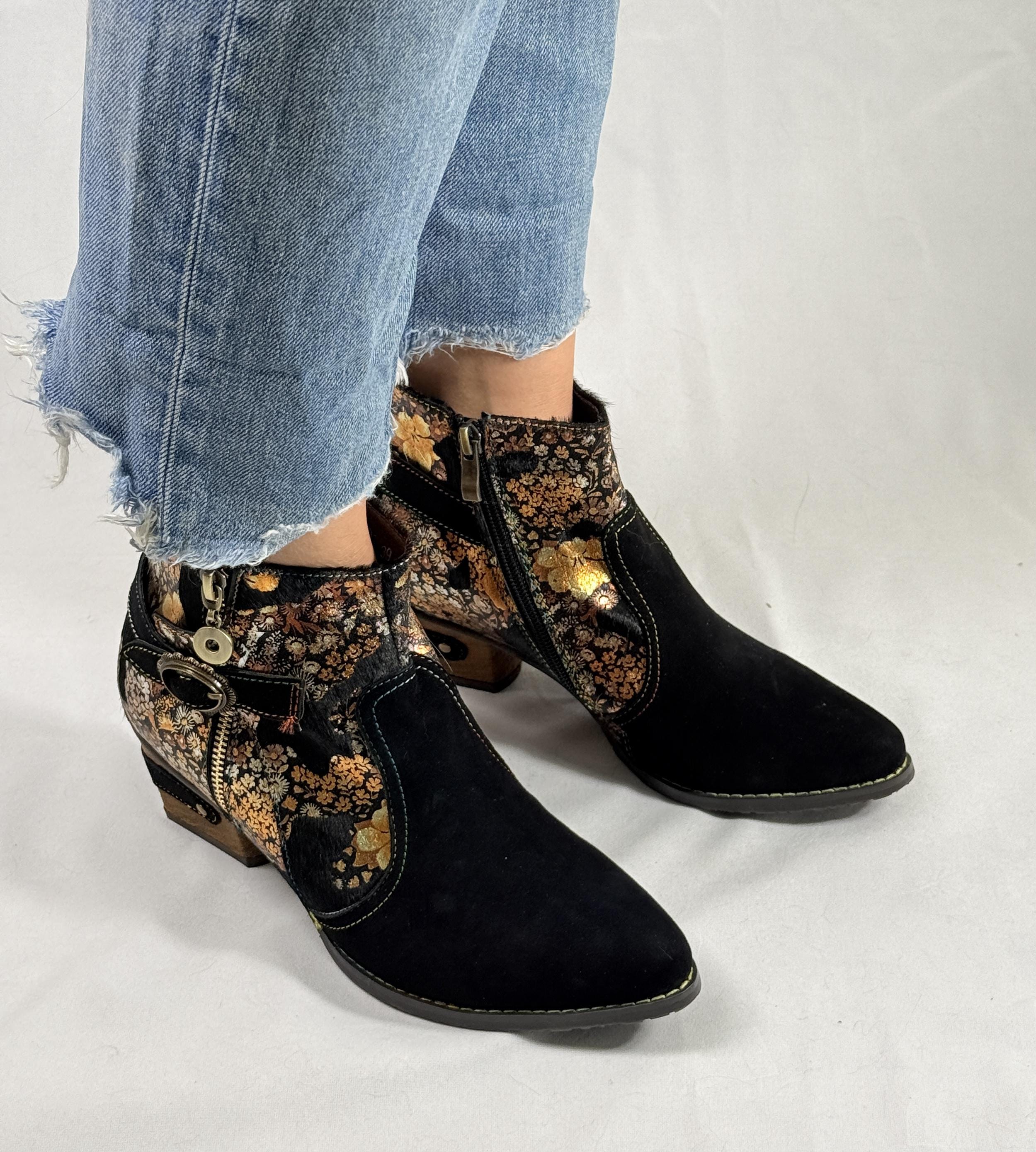 Suede Gloria Vanderbilt Claudette Bootie Vintage Womens Black