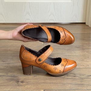 Women Vintage-Inspired Leather Wingtip Mary Jane Shoes – Brown Laser-Cut Elegance