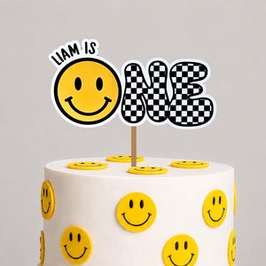 Topper na tort "One Happy Dude" | Spersonalizowany topper na tort urodzinowy | Dekoracja urodzinowa z uśmiechniętą buźką | Dekoracja na imprezę w szachownicę