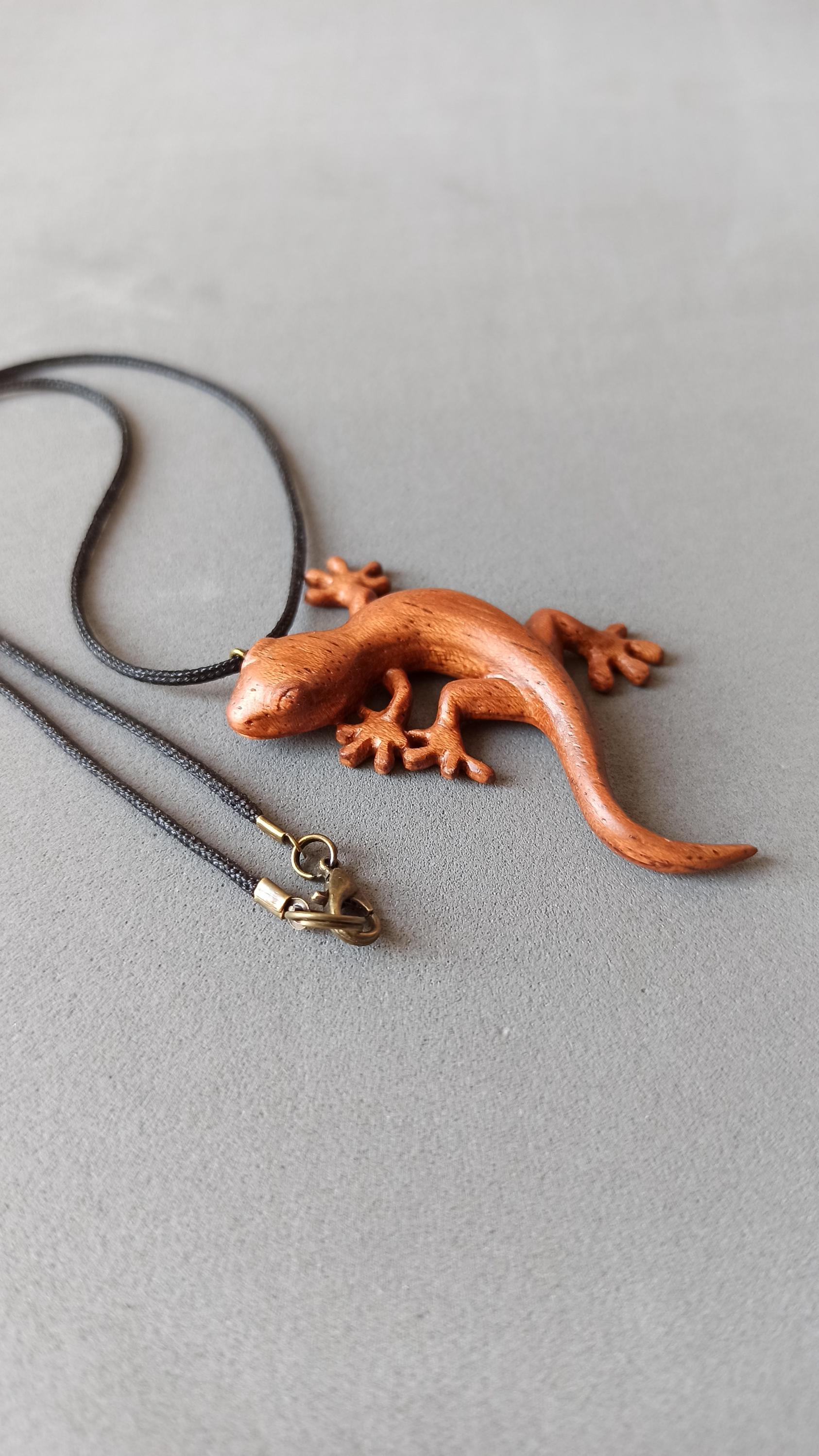 Wooden Handmade Pendant Gecko, Lizard, Jatoba, Customization - Thumbnail 2
