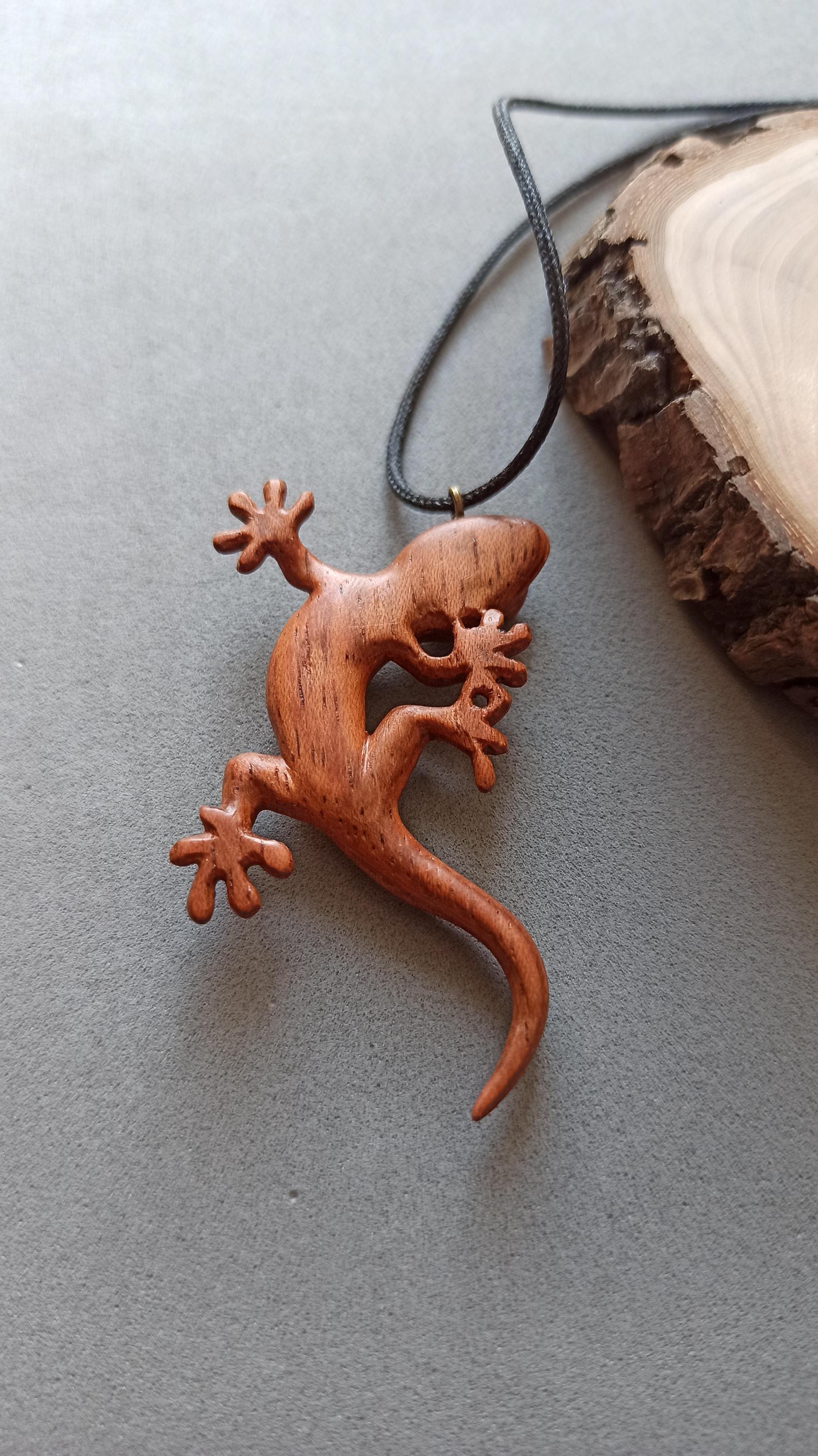 Wooden Handmade Pendant Gecko, Lizard, Jatoba, Customization - Thumbnail 4