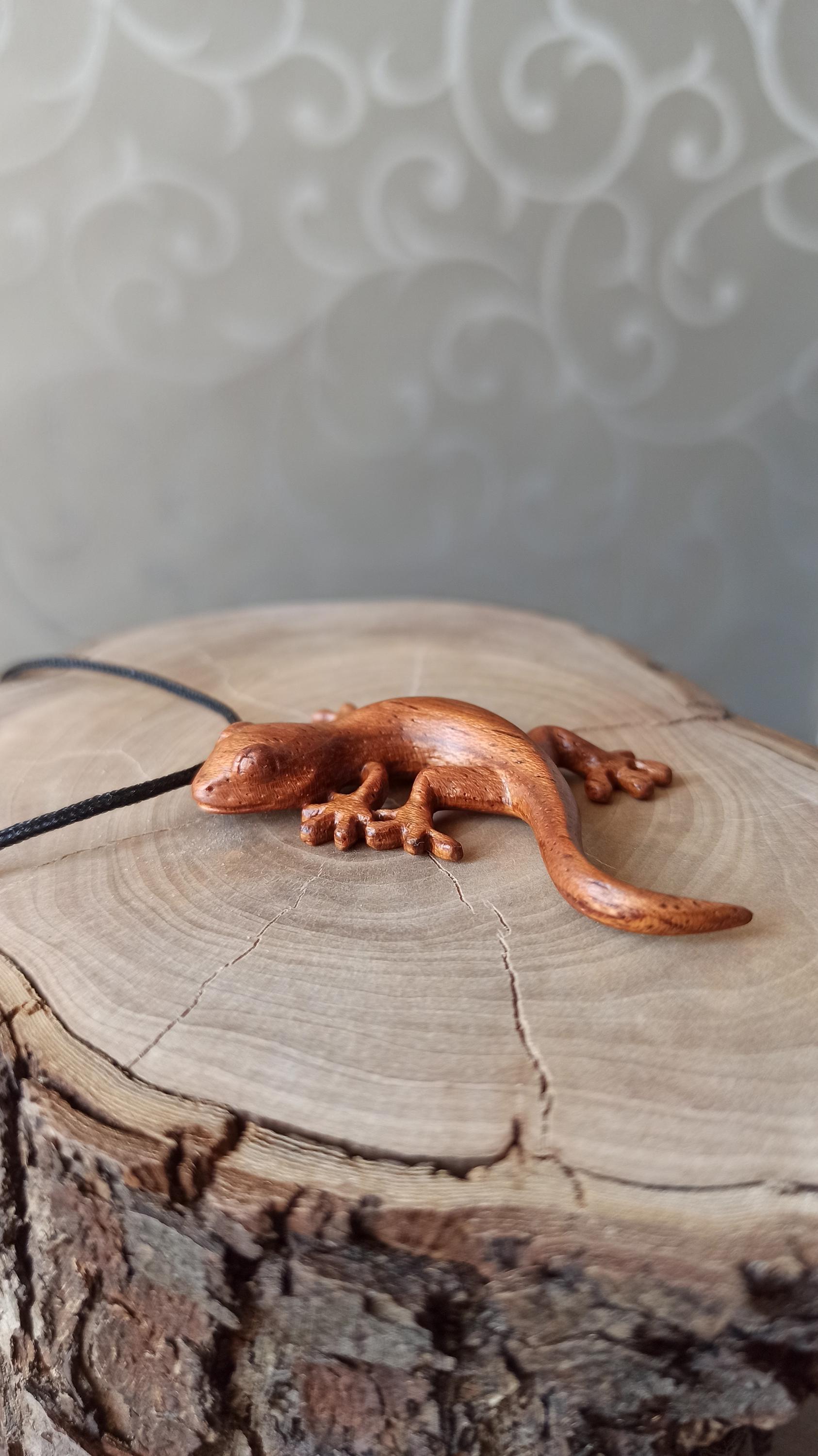 Wooden Handmade Pendant Gecko, Lizard, Jatoba, Customization - Thumbnail 6