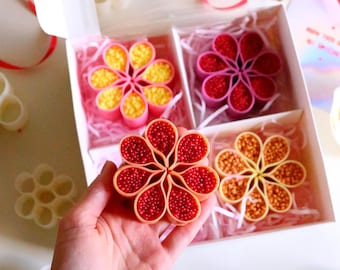 Set de 4 jabones ASMR de flores rosa-amarillas, caja de regalo de jabón crujiente de almidón, kit ASMR colorido con forma de margarita y rosas crujientes para cortar