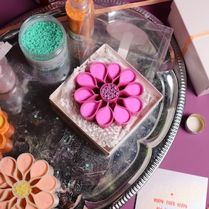 ASMR SOAP for Crushing, Purple Flower Shaped Crunchy Soap with Starch for Cutting, Crispy Asmr Orange Pink Green Soap, Mothers Day Gift Box