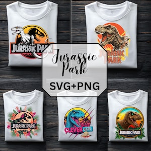 Peut inclure: Plusieurs t-shirts blancs avec des motifs de Jurassic Park. Les motifs présentent des illustrations de dinosaures et les textes "Jurassic Park" et "Clever Girl". L'image comprend également le texte "SVG+PNG".