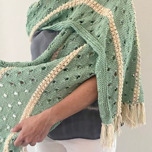 STRICKANLEITUNG - Die . Wrap Meeresbrise.  Leichtes und luftiges Schalmuster