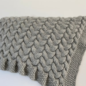 STRICKANLEITUNG- Die James Baby Decke.  Kinderwagendecke.  Afghanische Decke mit Muster.