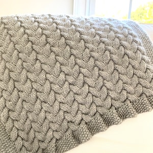 STRICKANLEITUNG- Die James Baby Decke.  Kinderwagendecke.  Afghanische Decke mit Muster.