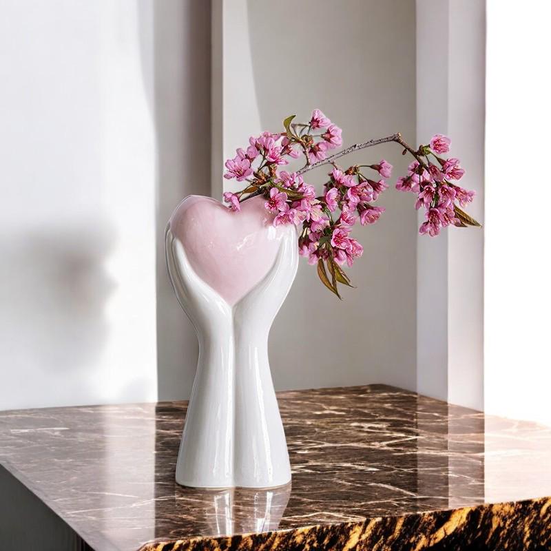 陶芸品　ハート型の 花器 手作りの陶器製ハート型花瓶：ピンクと白のインテリアギフト - Etsy 日本