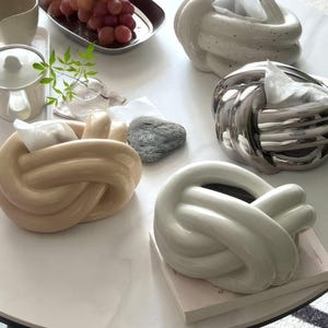 Moderne Knoten Keramik Taschentücherbox | Abstraktes Chrom-Finish | Minimalistischer Wohnkultur-Akzent | Moderner Serviettenhalter