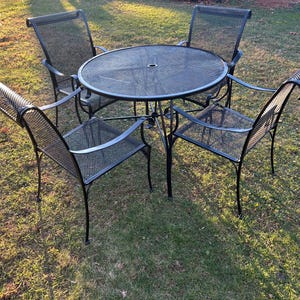 Beautiful Unique Wrought Iron Patio Set Table & 4 Chairs