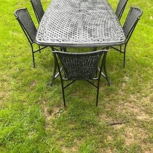 Beautiful Cast Aluminum And Wrought Iron Patio Set Large Table & 6 Chairs