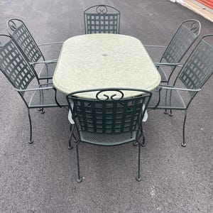 Beautiful Vintage Patio set Table And 6 Chairs ***