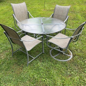 Beautiful Vintage Brown Jordan Patio Set Table and 4 Chairs