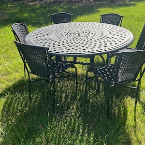 Beautiful Cast Aluminum/ Wrought Iron Patio Set Table And 6 Chairs