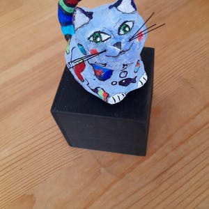 Cartapesta, gatto, colorato, unico, fatto a mano, dipinto a mano, regalo per tutti, tutte le occasioni, pittura acrilica/vernice, figura in cartapesta