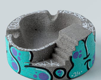 Beton-Skatepark-Aschenbecher, individuell handbemalte Graffiti-Dekoration