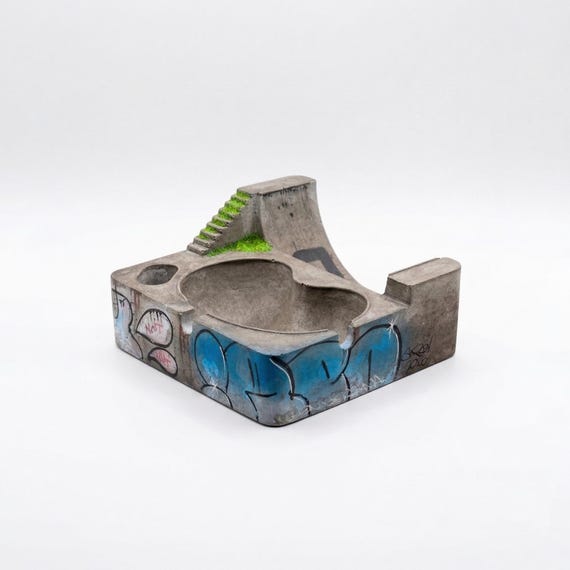 Customizable Concrete Ashtray - Unique Handmade Graffiti Skatepark Design (Diorama Version)