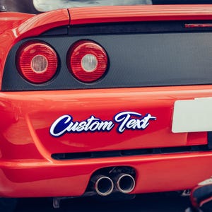 Emblemas de carro personalizados - Emblema de carro com texto e número personalizados em acrílico de 2 camadas com fita adesiva, emblema automotivo com letras 3D