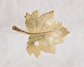 Sarah Coventry Gold Leaf Brooch