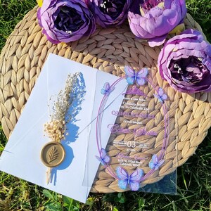 Schmetterling Acryl Quinceaño Einladung mit weißem Umschlag - Sweet 15 Klareinladung mit Wachssiegel & Trockenblumen - Kundenspezifisches XV einladen
