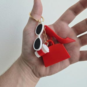 Llavero inspirado en El diablo viste de Prada / Moda / Cristal, gafas, bolso y tacón de tridente