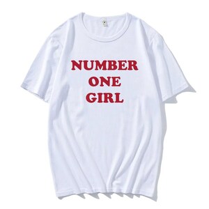 ナンバーワンガールTシャツ、キュートなグラフィックTシャツ、トレンディガールTシャツ、彼女へのギフト、女性らしさをアピールするシャツ、フェミニストシャツ、女の子へのギフト