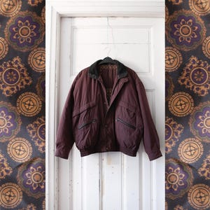 80er 90er Jahre Vintage Bomberjacke 80er 90er Jahre, burgunderrote bauchige Bomberjacke, gefütterter Parka, gefütterter Parka