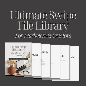 以下が含まれることがあります： 「Ultimate Swipe File Library For Marketers & Creators」のテキストが入ったプロモーション画像。白いカードの山、ラップトップ、装飾品が濃いグレーの背景に配置されています。